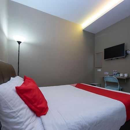 Oyo 90231 Hotel By The Park Plt Johor Bahru Esterno foto