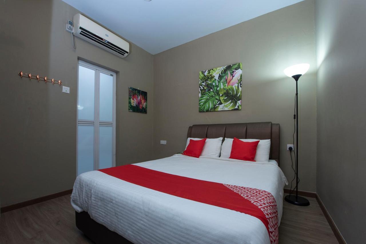 Oyo 90231 Hotel By The Park Plt Johor Bahru Esterno foto