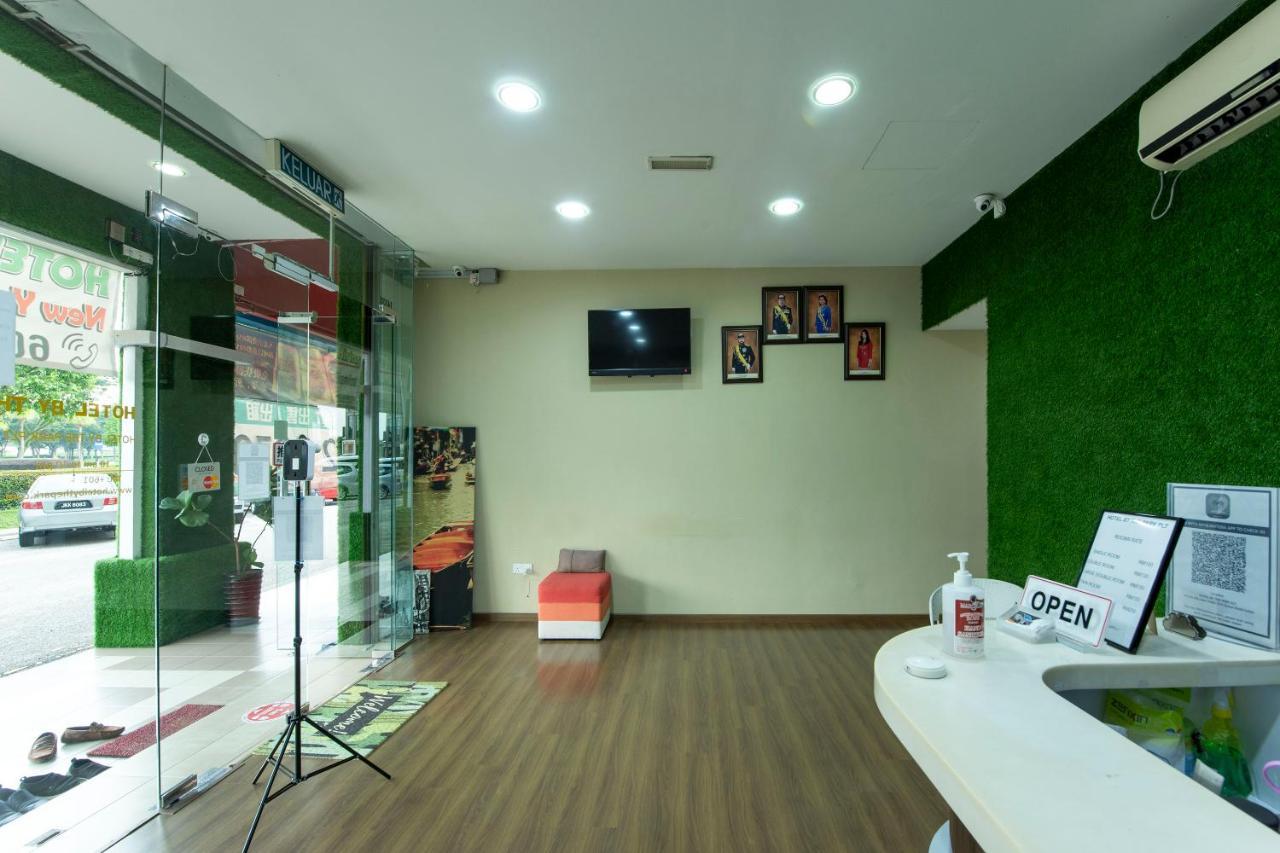 Oyo 90231 Hotel By The Park Plt Johor Bahru Esterno foto