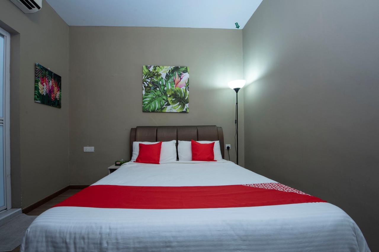 Oyo 90231 Hotel By The Park Plt Johor Bahru Esterno foto
