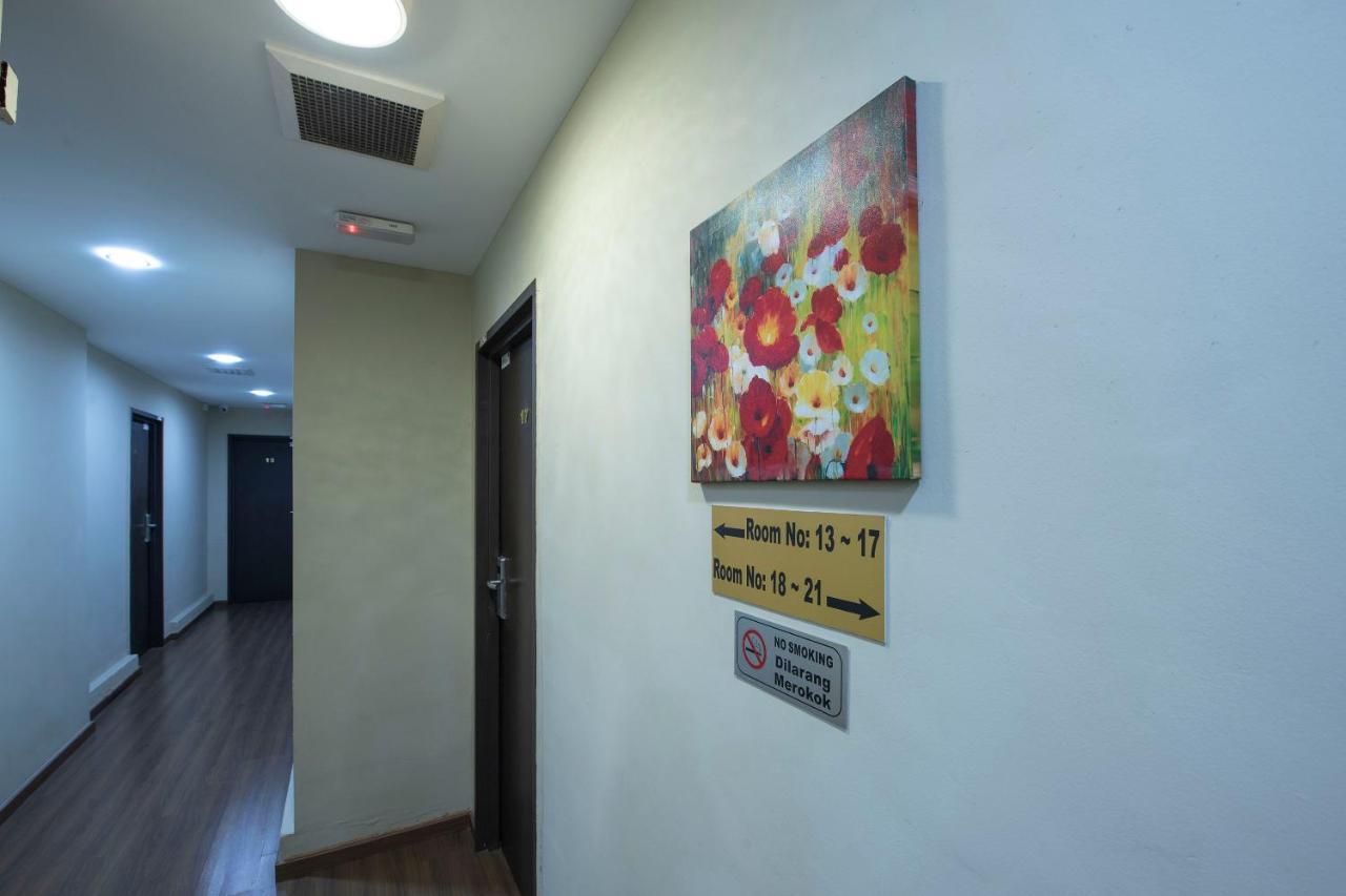 Oyo 90231 Hotel By The Park Plt Johor Bahru Esterno foto