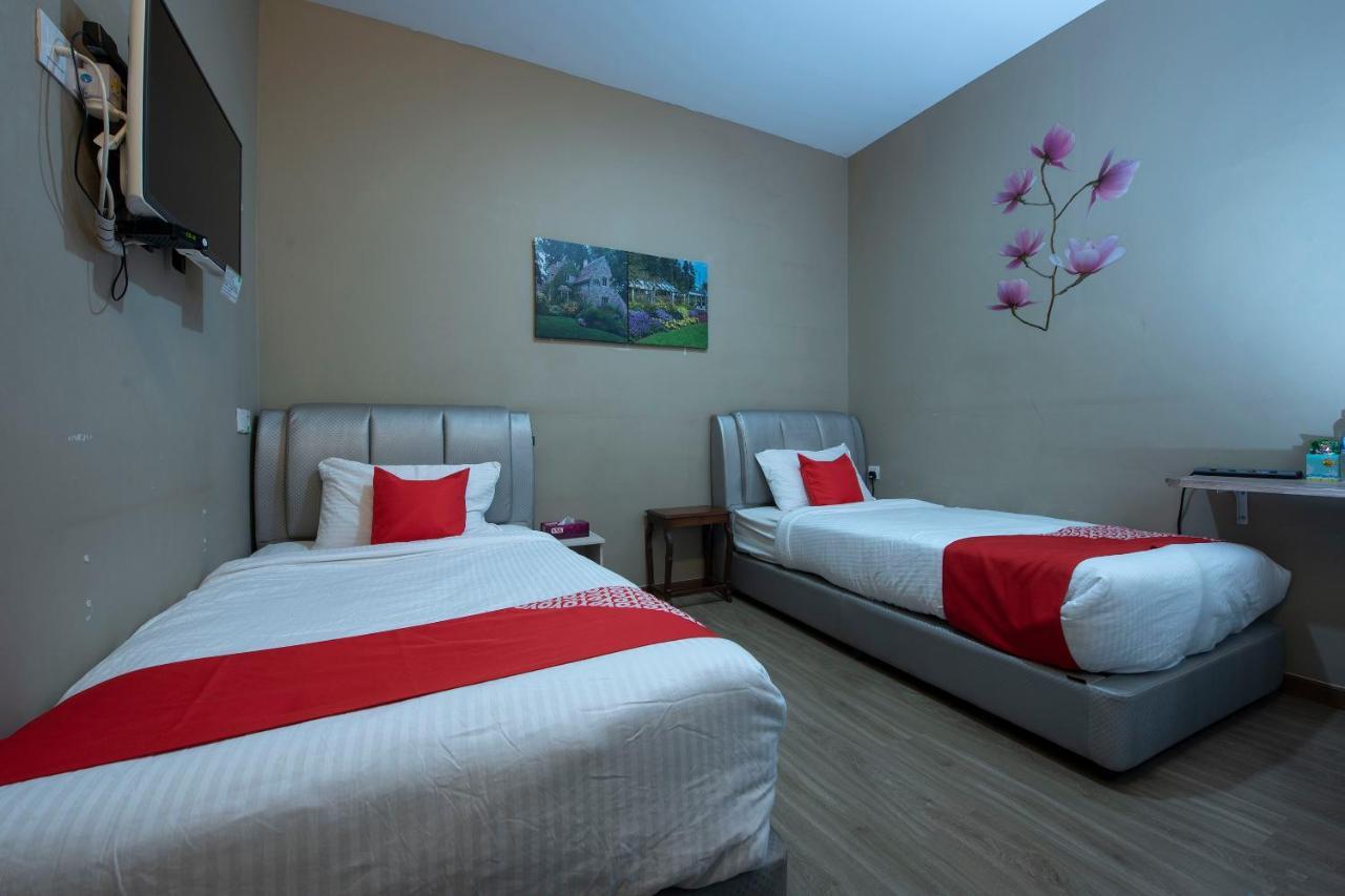 Oyo 90231 Hotel By The Park Plt Johor Bahru Esterno foto