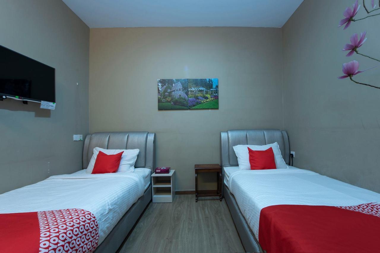 Oyo 90231 Hotel By The Park Plt Johor Bahru Esterno foto