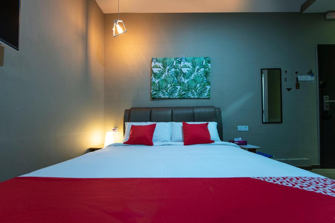 Oyo 90231 Hotel By The Park Plt Johor Bahru Esterno foto