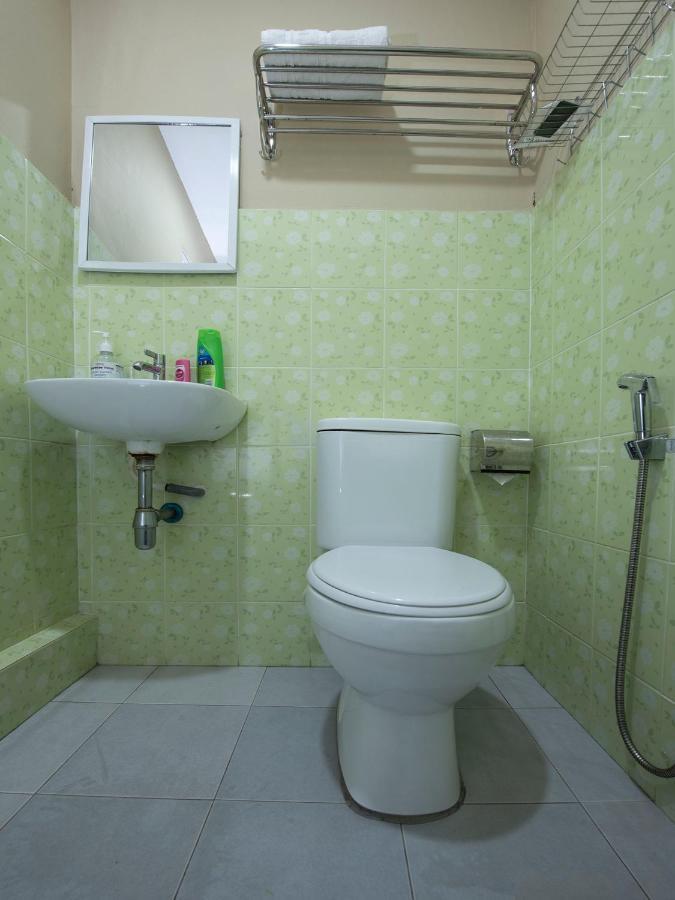 Oyo 90231 Hotel By The Park Plt Johor Bahru Esterno foto