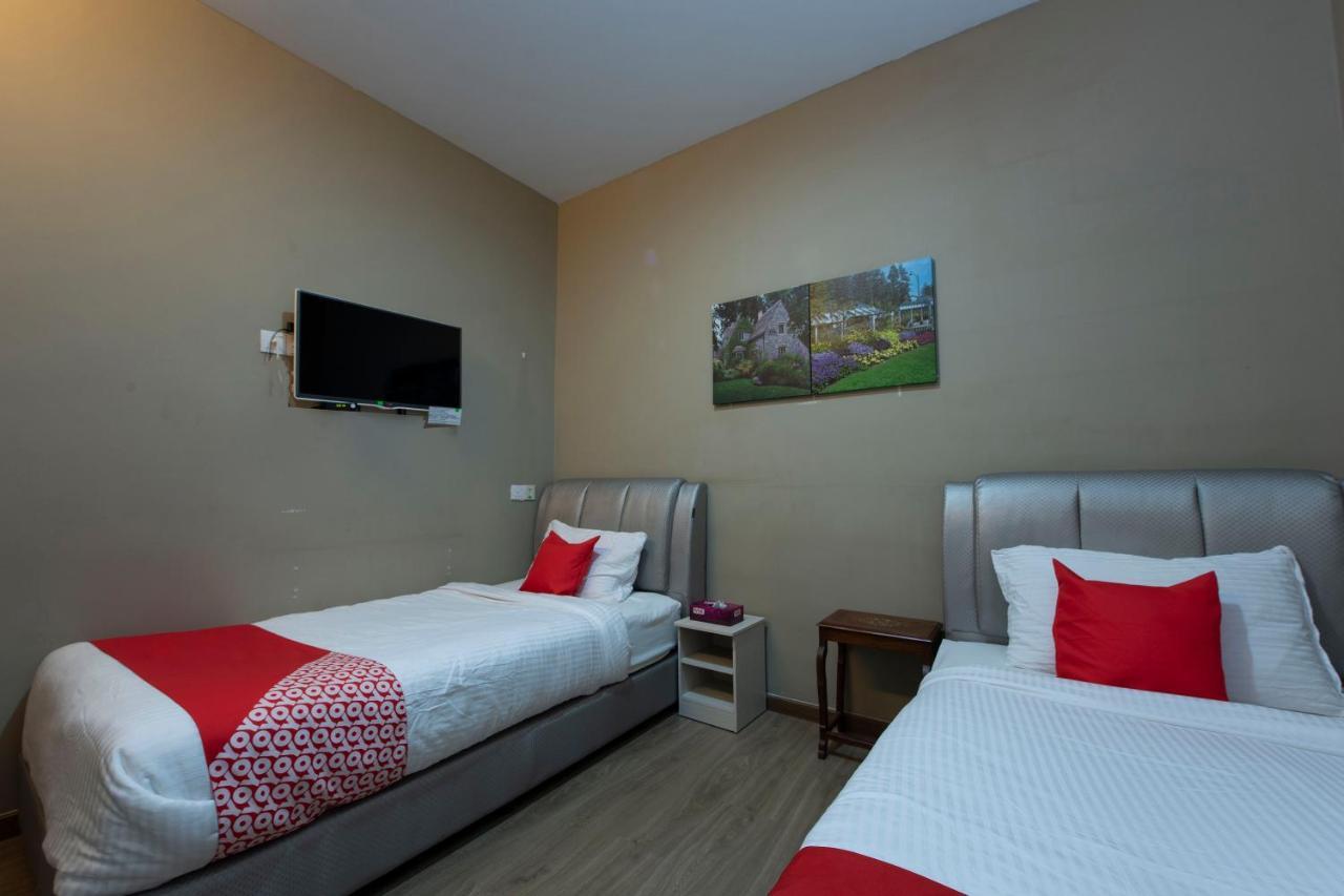 Oyo 90231 Hotel By The Park Plt Johor Bahru Esterno foto