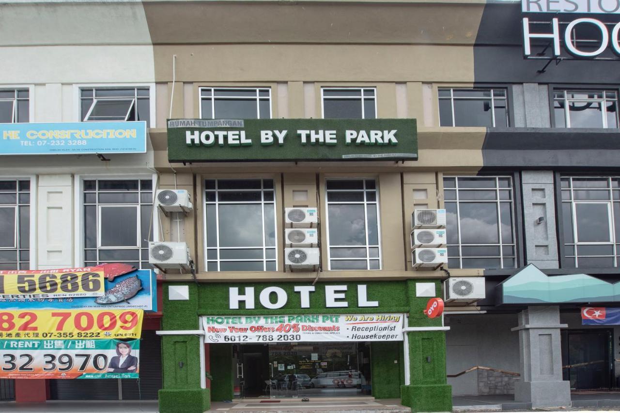 Oyo 90231 Hotel By The Park Plt Johor Bahru Esterno foto